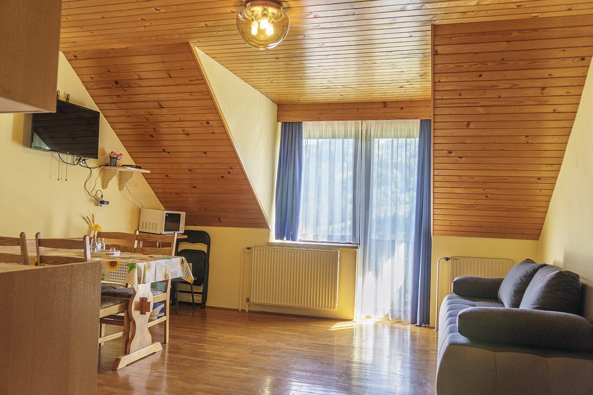 Turisticna_kmetija_Zakrasnik_Apartma-2a