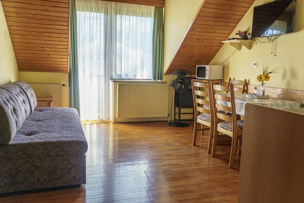 Turisticna_kmetija_Zakrasnik_Apartma-4a